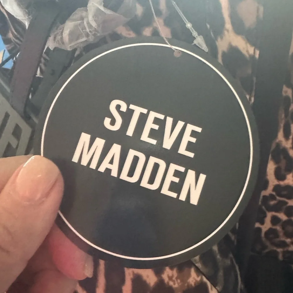 STEVE MADDEN cheetah backpack,neck pillow & luggage tag! 🤎🖤Travel in style 🖤🤎